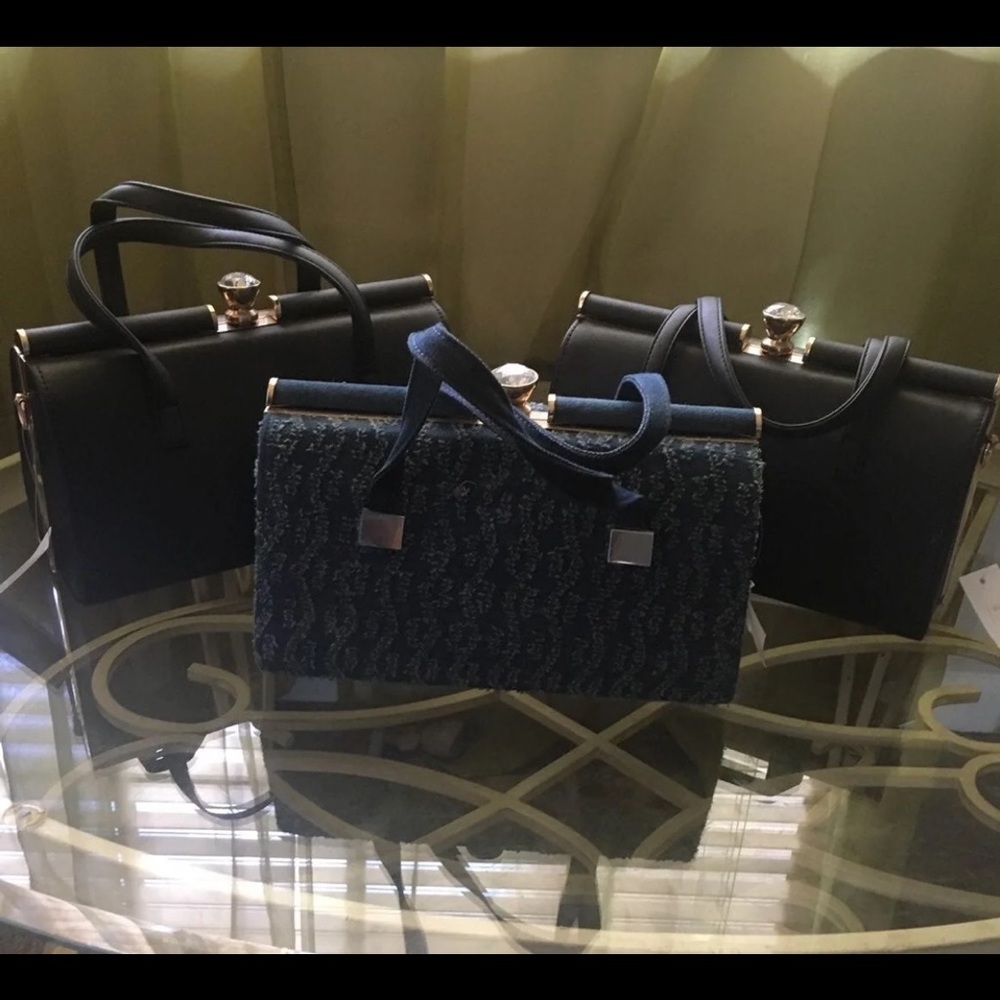 Handbag 👜 - Picture 2 of 3